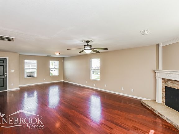 5th image of 400 Jasmine Dr