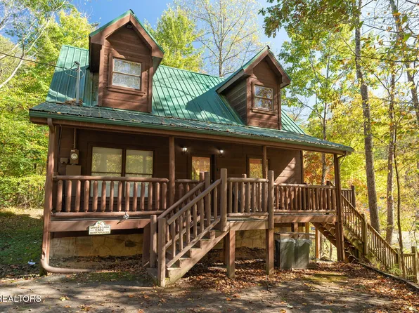 1302 Silver Poplar Ln, Sevierville, TN 37876