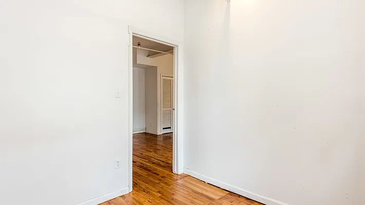 Rented by Nooklyn NYC LLC | media 31