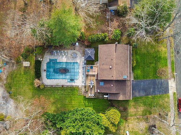 5th image of 5 Dorchester Ct