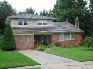 12 Searington Dr, Syosset, NY 11791