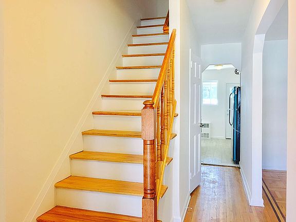 4th image of 1048 E 214th St #1048