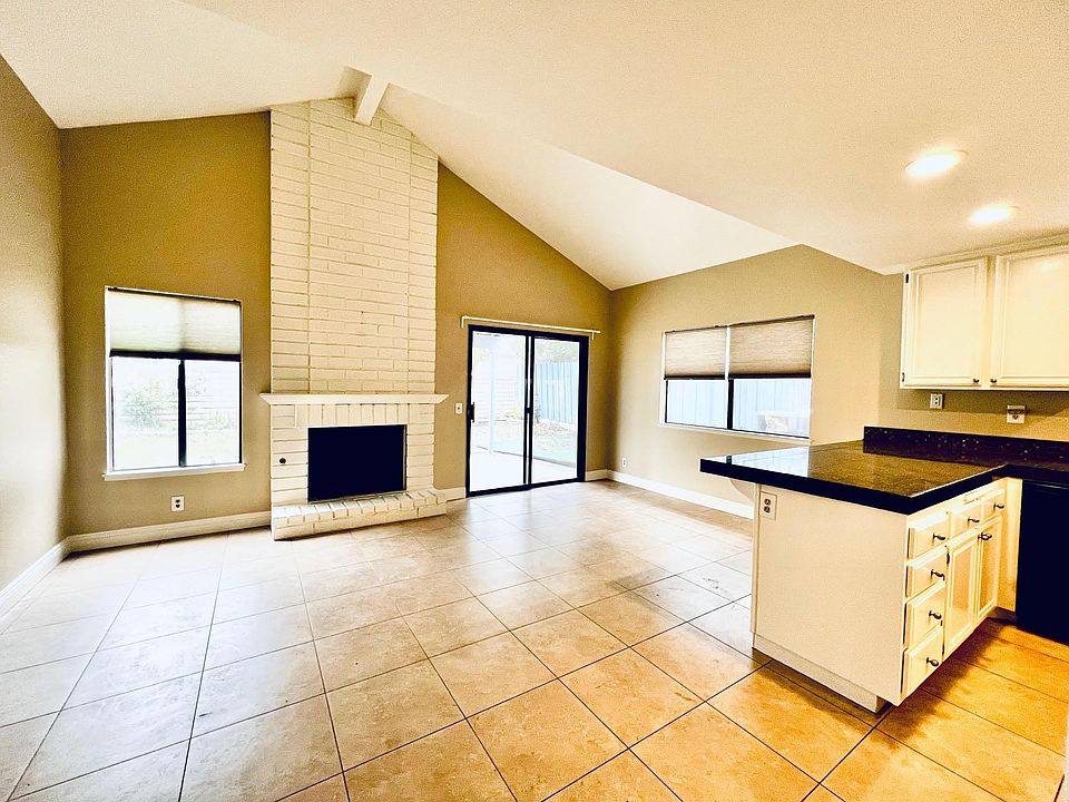 amazing open floor plan - upgraded kitchen and fireplace