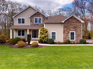 33 Crest Cir, Smithfield, RI 02917