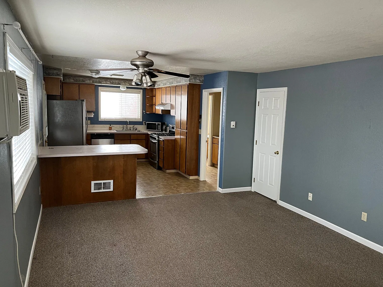 2 bed, 2.5 bath, 1104 sqft, $1,950 — Photo 2