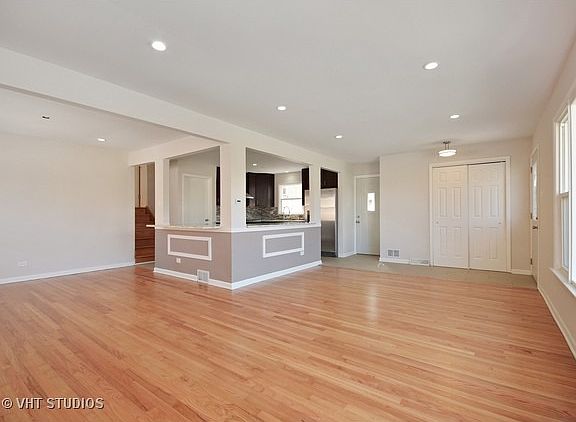 4th image of 515 Crandon Ave