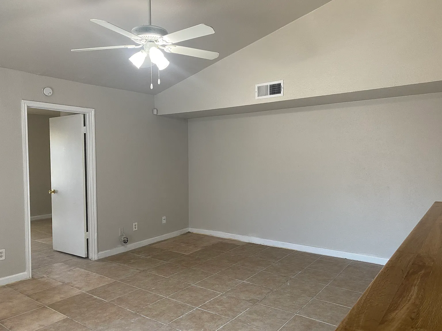 2 bed, 1036 sqft, $1,450 — Photo 4
