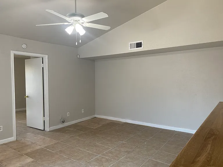 2425 Limestone Dr — Photo 4