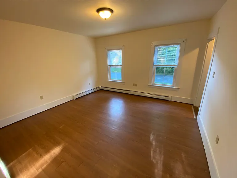 35 Winchester Ct — Photo 2