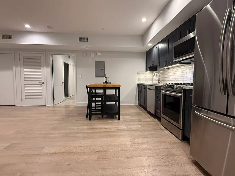 137 S Wilson Ave #305 — Photo 14