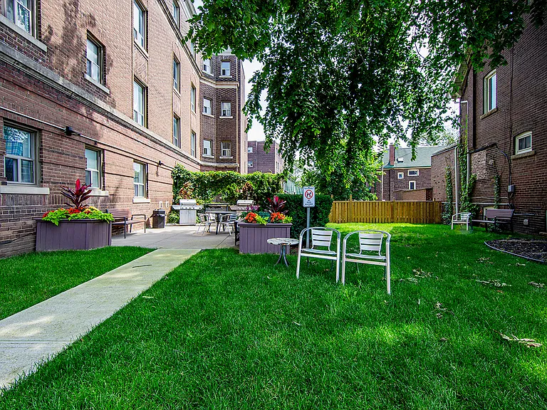 569 Broadview Ave #D12 — Photo 12