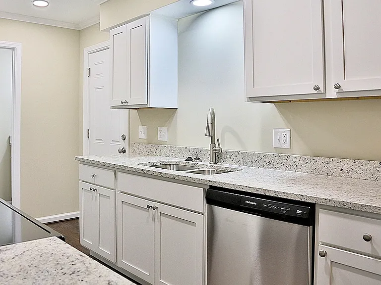 REMODELED Townhouse 1375