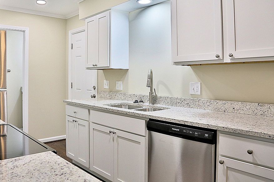 REMODELED Townhouse 1375