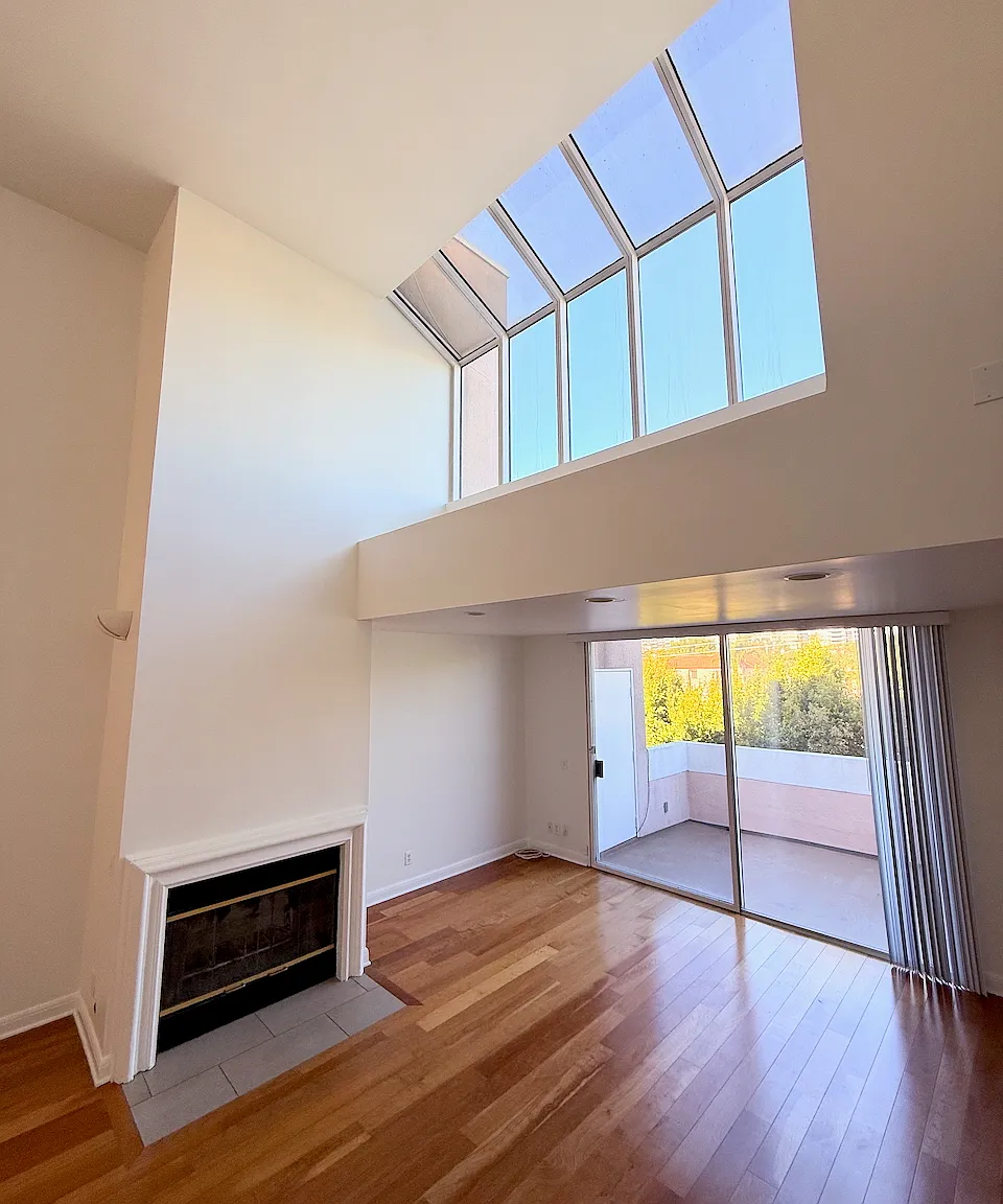 2 bed, 3.5 bath, 1975 sqft, $5,750 — Photo 2