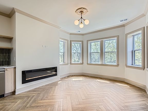 2nd image of 2704 W Argyle St APT 1