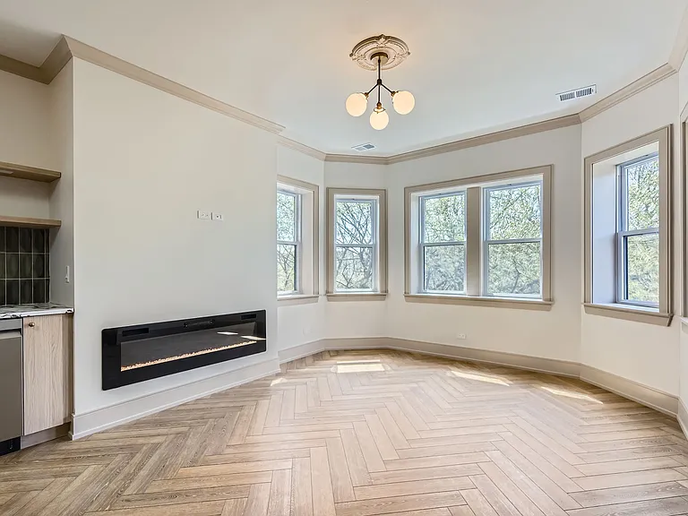 2704 W Argyle St #G — Photo 5