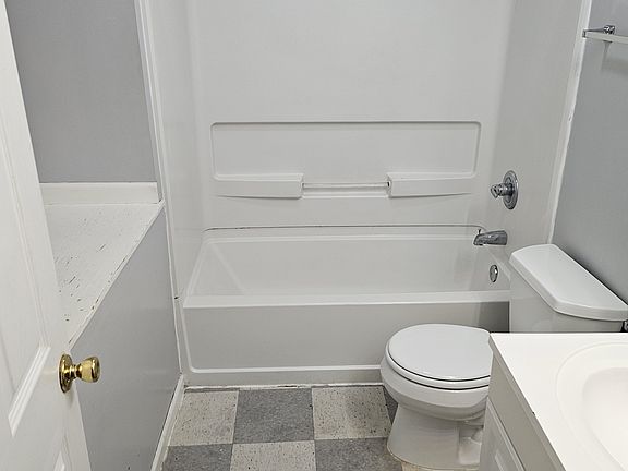 3rd image of 1000 Humboldt St