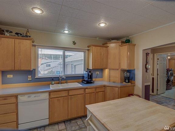 5th image of 210 N River St