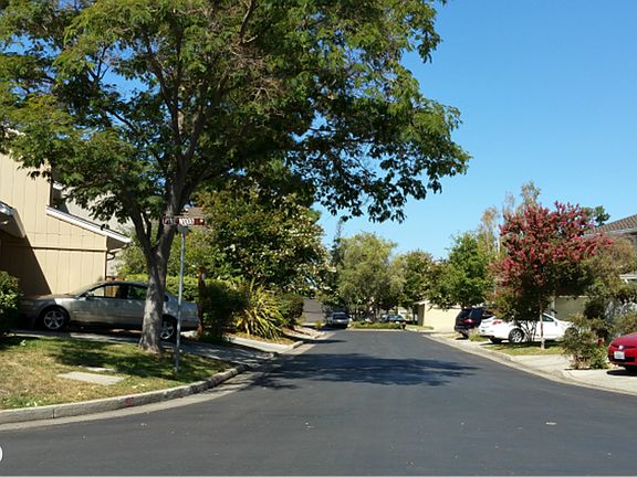 3rd image of 216 Pine Wood Ln
