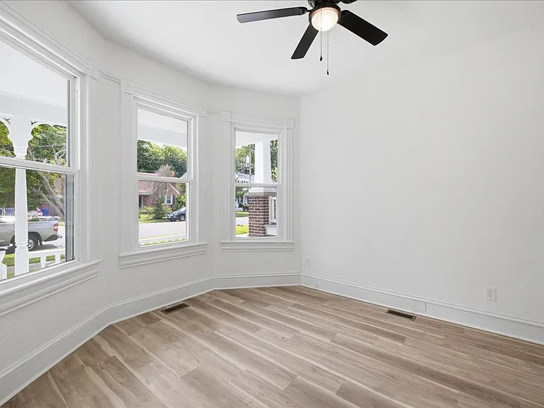 322 Florida Ave — Photo 8
