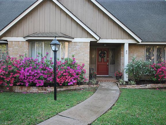 2nd image of 1903 Seven Oaks Dr