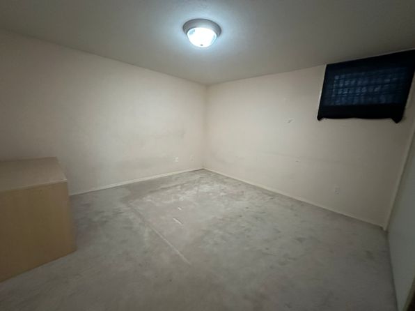 House for rent in Burnaby - C$1750/month