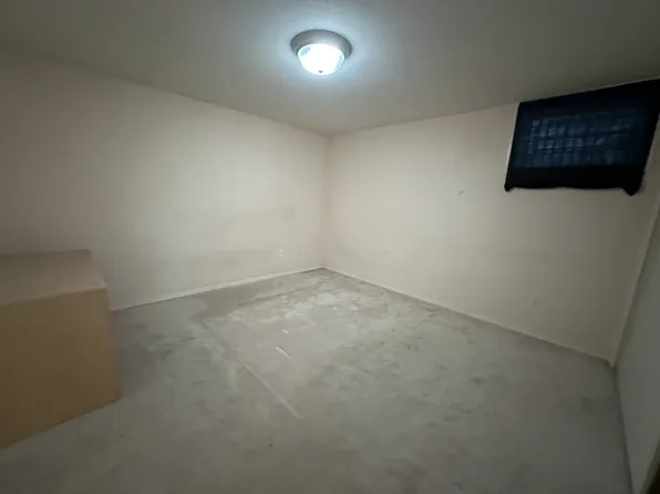 931 Holdom Ave, Burnaby, BC V5B 3V4