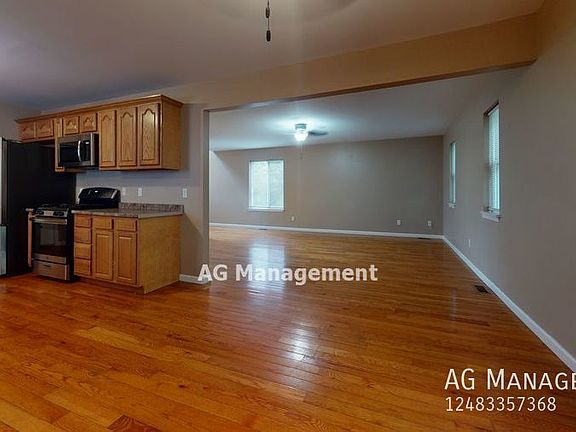 3rd image of 26 N Roselawn St