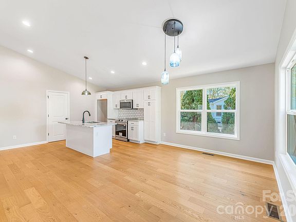 5th image of 1182 Crabtree Rd