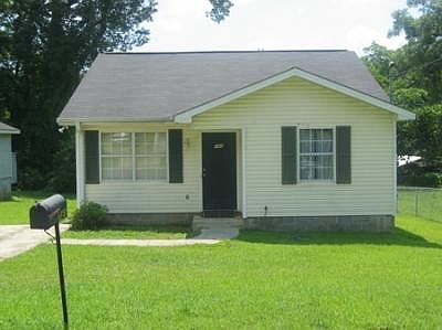 1st image of 740 32nd Ave E