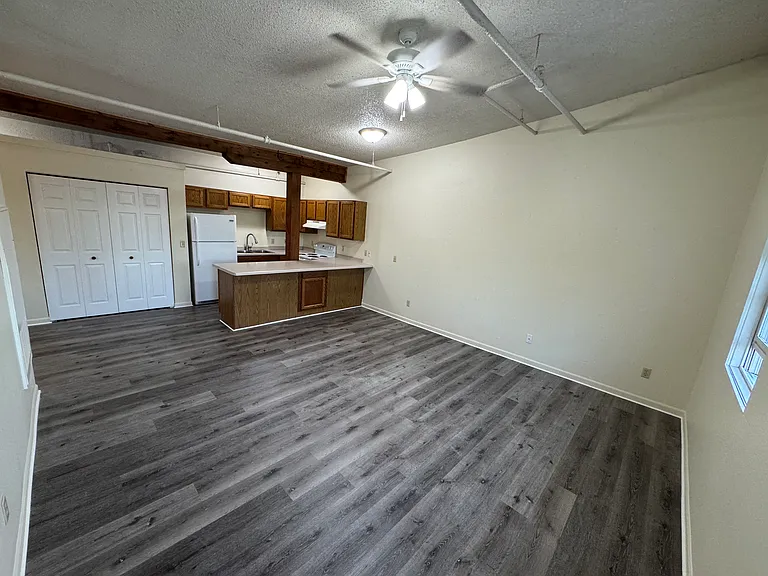 Pioneer Point Apartments — Photo 11