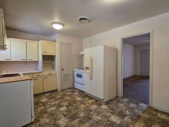 4th image of 2408 Meadow Ln