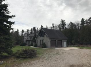8000 Neil Ct, Indian River, MI 49749