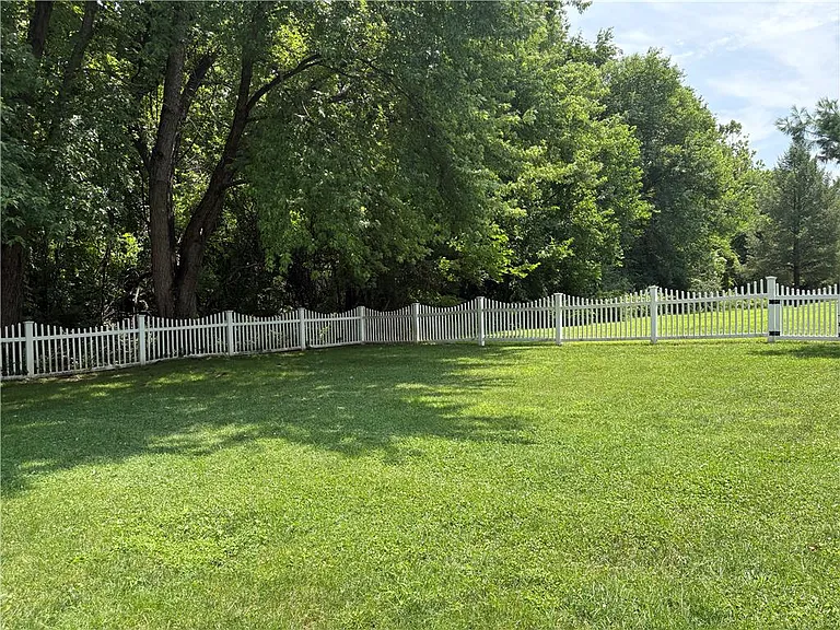 2404 Northwood Ave — Photo 20