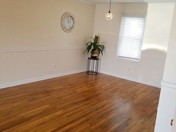 Living room & dining area 