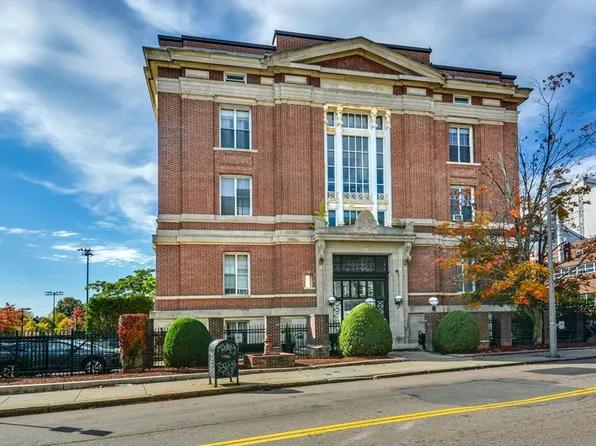 240 Heath St Penthouse 14, Boston, MA 02130