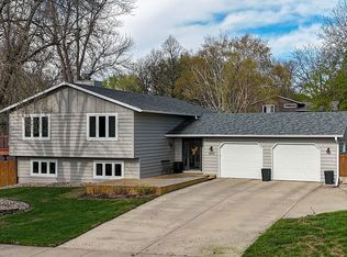 5849 W King Arthur Dr, Sioux Falls, SD 57106