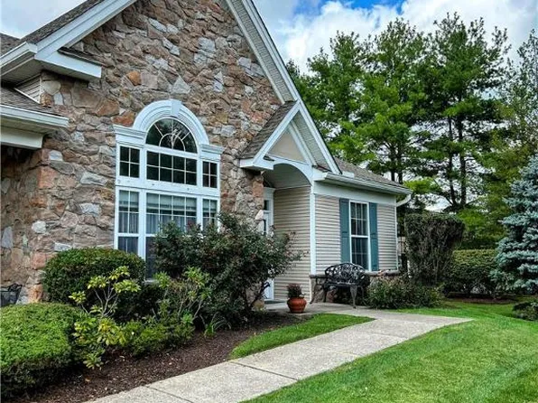 1875 Gregory Pl, Hellertown, PA 18055