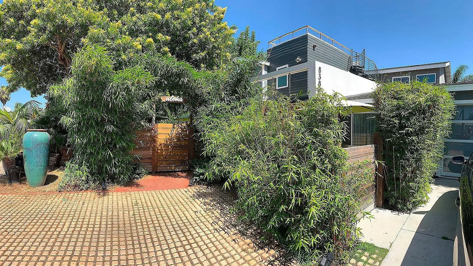 2 bed, 846 sqft, $3,400 — Photo 2