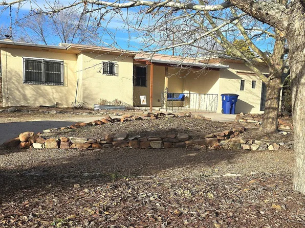 801 Sunset Dr, Espanola, NM 87532