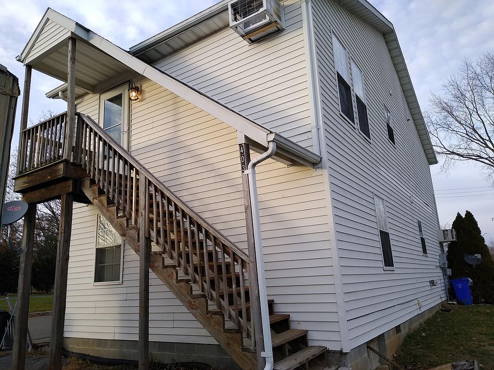 1st image of 403 Wood St