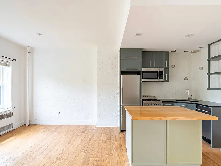491 W 22nd St #4R — Photo 4
