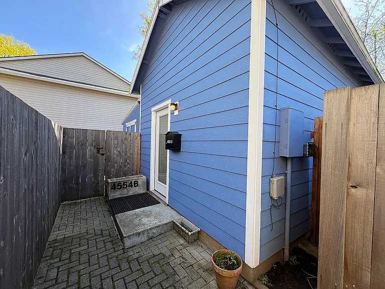 4554 NE 99th Ave #B — Photo 1