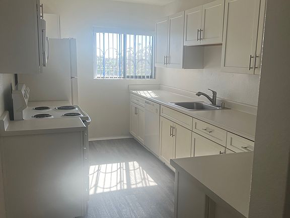 5th image of 39950 Bird Ln APT 5