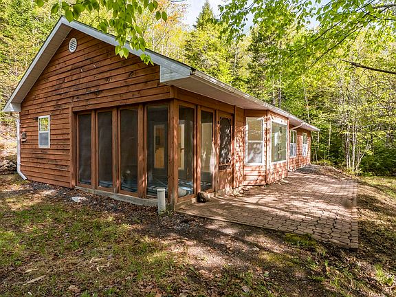 3rd image of 285 Chalet Dr