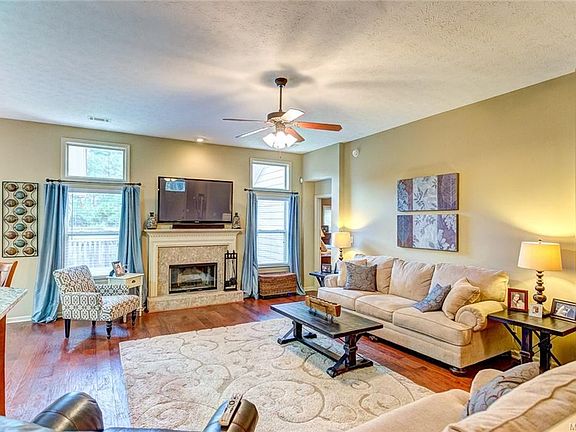 3rd image of 9797 Silver Bell Ct