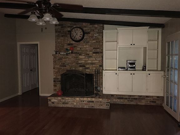 2nd image of 104 Larkspur St