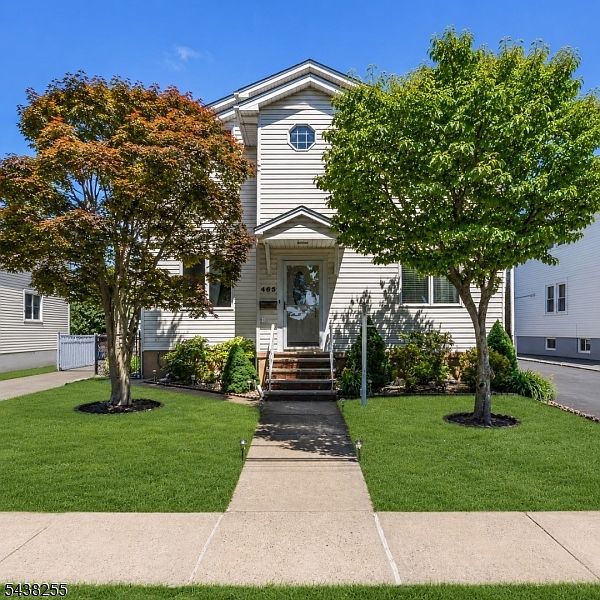 1st image of 465 Ellen St