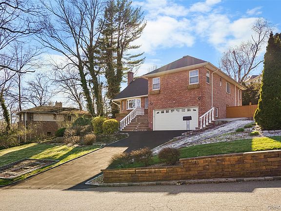 2nd image of 39 Oakdale Road