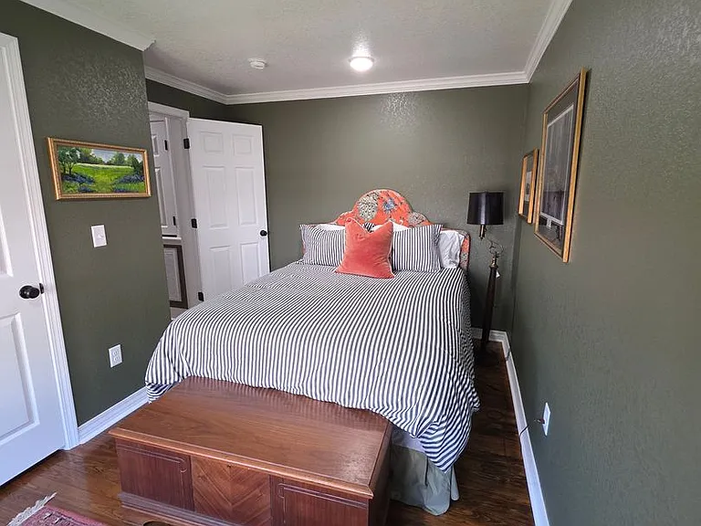 105 Pecan St — Photo 20